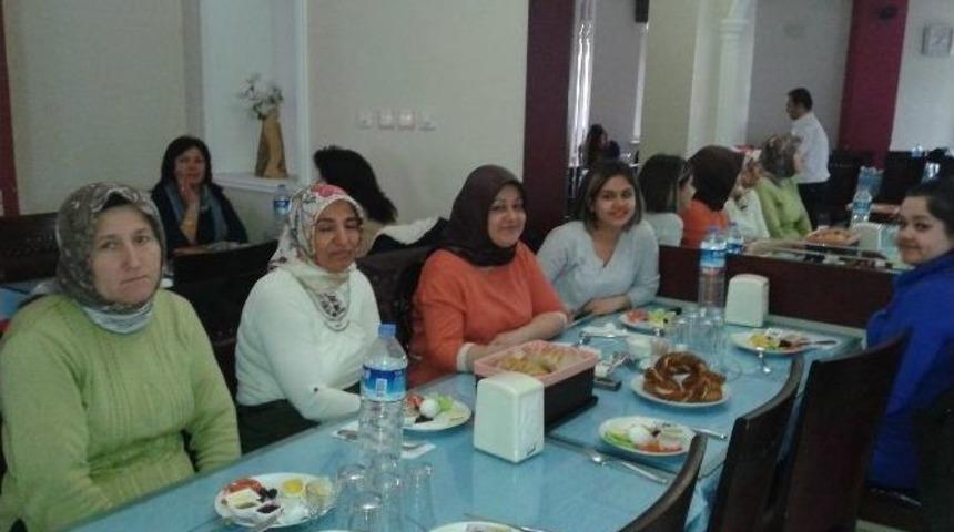 Malkara&rsquo;da Ak Partili Kadınlar Tanışma Ve Kaynaşma Kahvaltısında Buluştu