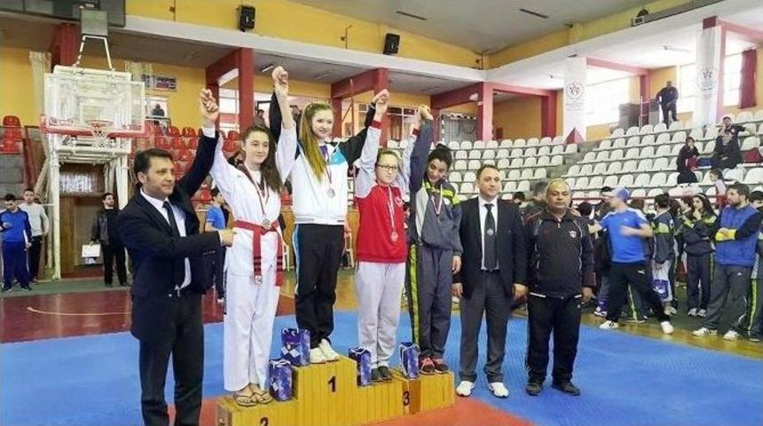 Gaziantep Taekwondo Takımı T&uuml;rkiye &Uuml;&ccedil;&uuml;nc&uuml;s&uuml; Oldu