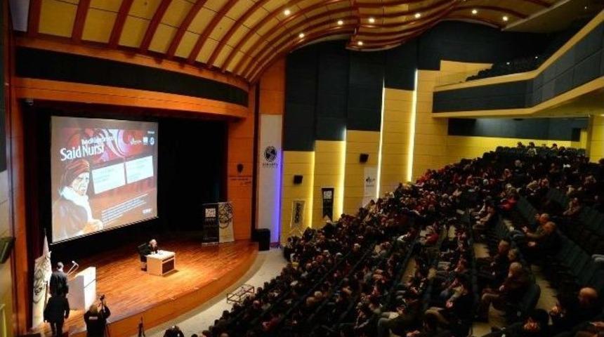 Sa&uuml;&rsquo;de &lsquo;bedi&uuml;zzaman Ve M&uuml;sbet Hareket&rsquo; Konulu Konferans D&uuml;zenlendi