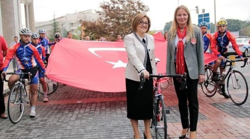 &Ccedil;ocuk Gelinler İ&ccedil;in Gaziantep&rsquo;ten Samsun&rsquo;a Pedal &Ccedil;evirecekler
