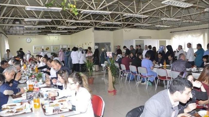 Sağlık &Ccedil;alışanları Yemekte Buluştu