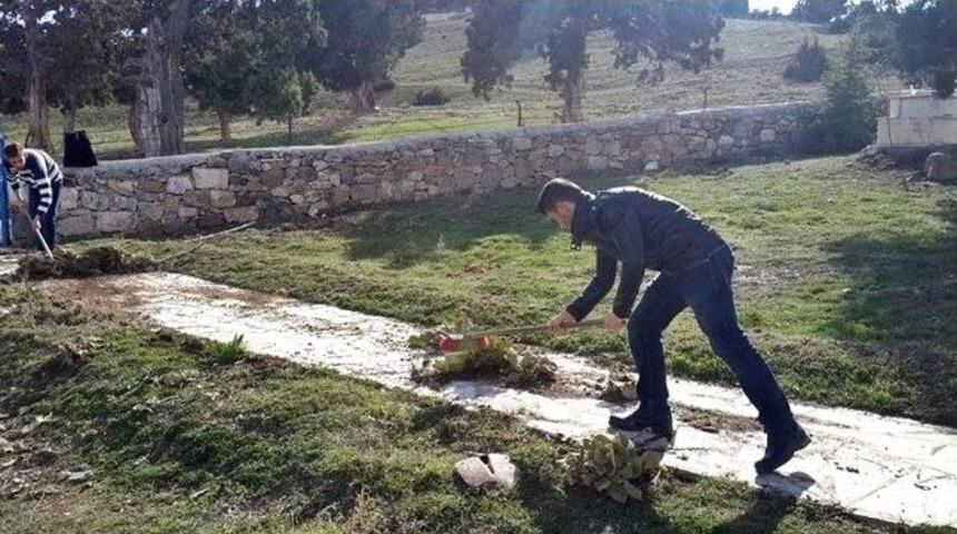Emirdağ Belediyesi Şehit Binbaşı Dr. Numan Bey Şehitliğinde Bakım &Ccedil;alışması Başlattı