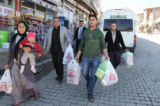 Başkale'de Sefalet Içindeki Aileye Kaymakam Sahip Çıktı