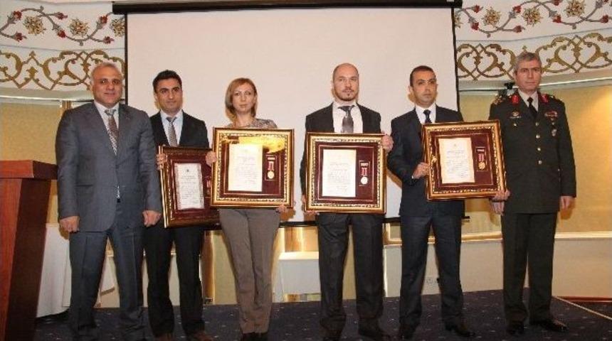 Gazilere Devlet &Ouml;v&uuml;n&ccedil; Madalyası Verildi