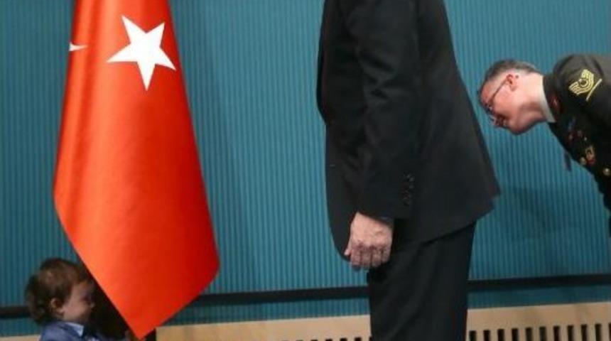 Cumhurbaşkanı Sarayı'nda Devlet &Ouml;v&uuml;n&ccedil; Madalyası Tevcih T&ouml;reni (1)