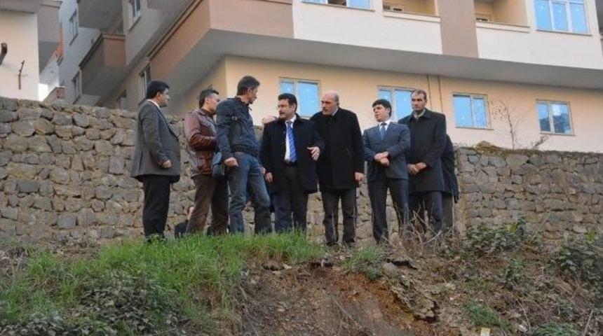 Başkan Gen&ccedil;, Mahallelilerin Sorunlarını Ve İsteklerini Yerinde Dinliyor