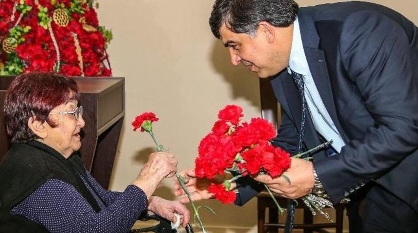 Başkan Fadıloğlu Huzurevi Sakinlerini Ziyaret Etti