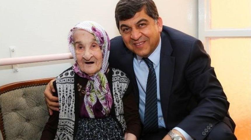 Başkan Fadıloğlu, Anneler G&uuml;n&uuml;n&uuml; Kutladı