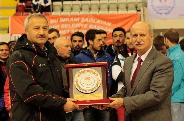 Ünilig Kış Spor Oyunları Kupa Ve Madalya Töreniyle Sona Erdi