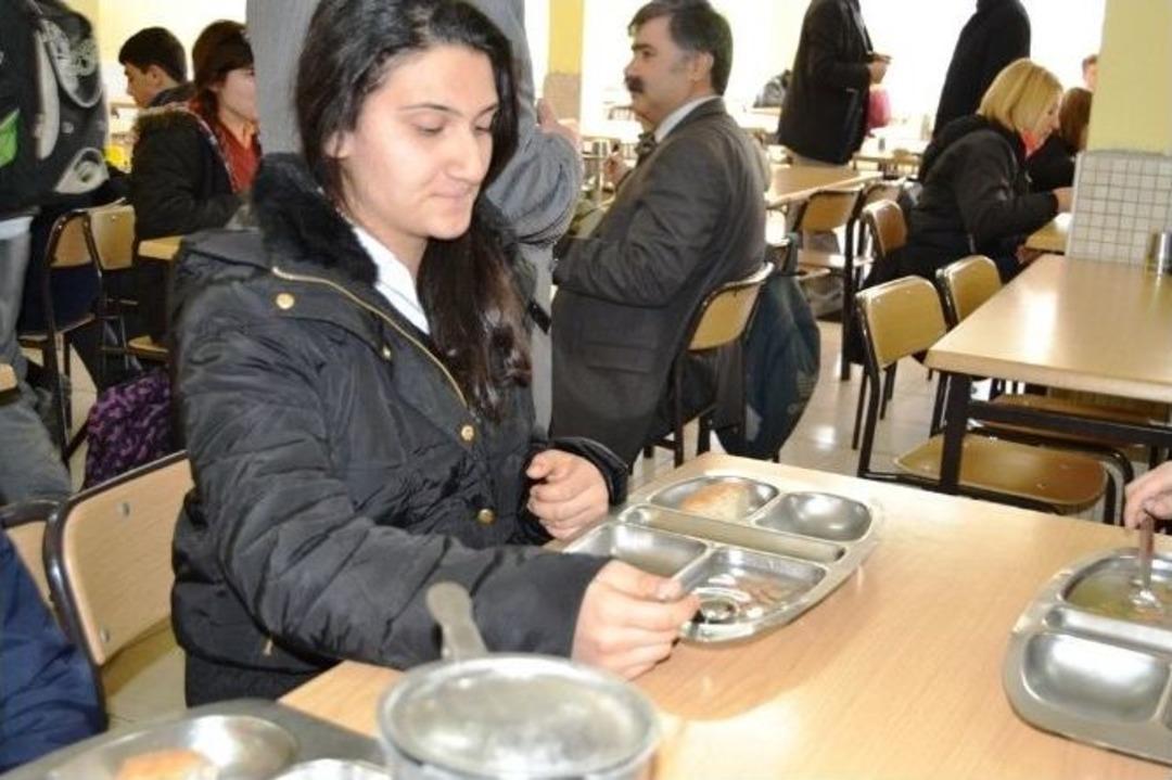 &Ccedil;anakkale Destanını Yazanların Kıymetini Damaklarıyla Hissettiler