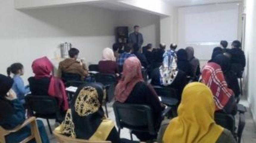 İhh Seminerleri S&uuml;r&uuml;yor