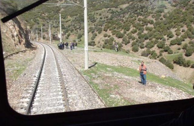 Trenin Çarptığı Demiryolu Işçisi Öldü