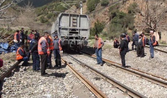 Trenin Çarptığı Demiryolu Işçisi Öldü