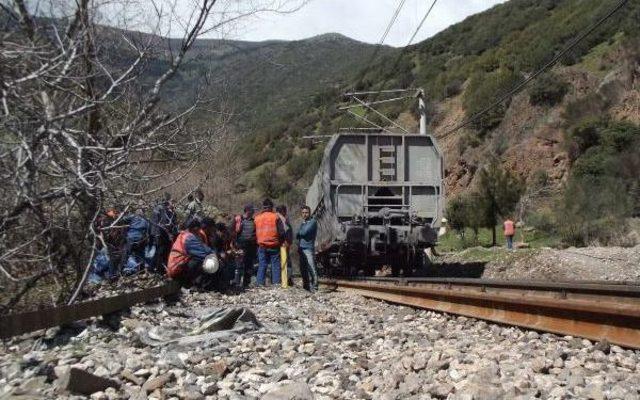 Trenin Çarptığı Demiryolu Işçisi Öldü