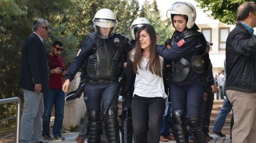 Meü’De Eylemci Öğrencilere Yaka Paça Gözaltı