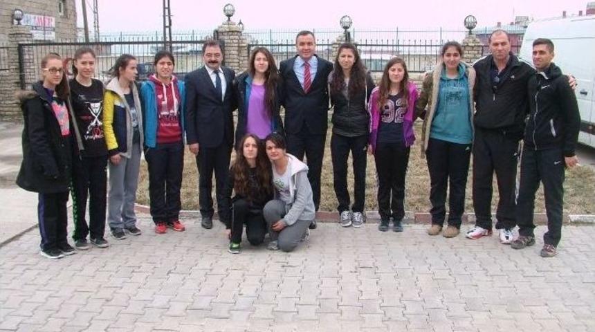 Gen&ccedil; Kız Basketbol Takımı Malatya&rsquo;ya Uğurlandı