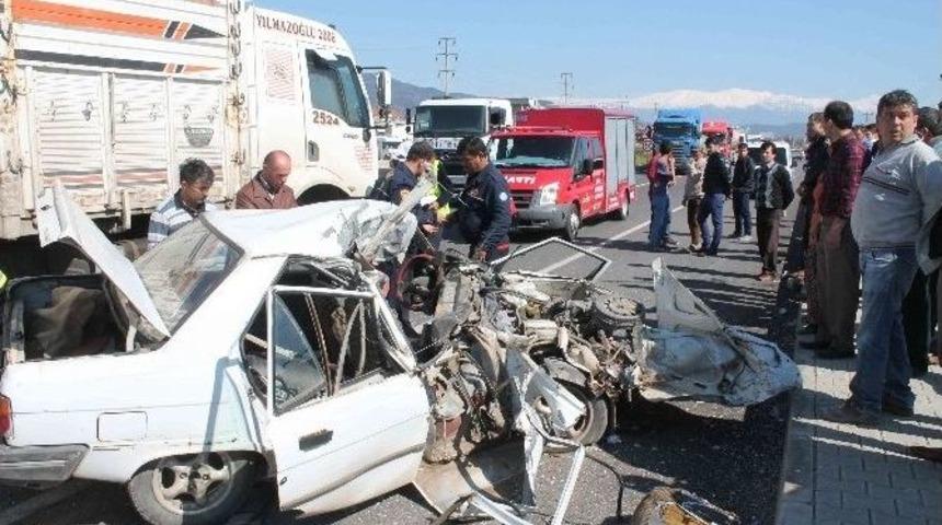 Fethiye&rsquo;de Ara&ccedil;ta Sıkışan S&uuml;r&uuml;c&uuml; Otomobil Par&ccedil;alanarak &Ccedil;ıkartılabildi