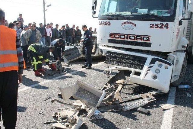 Fethiye’de Araçta Sıkışan Sürücü Otomobil Parçalanarak Çıkartılabildi