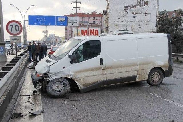 Hatalı Şerit Değiştirdi Kazaya Neden Oldu