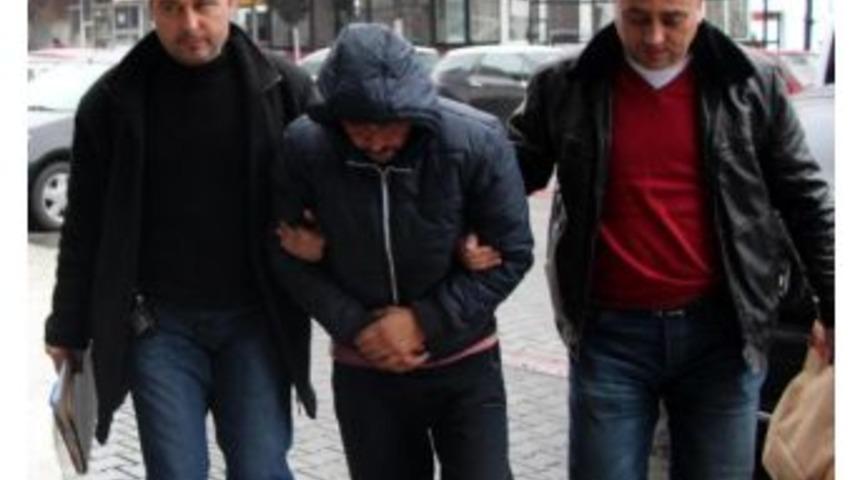 Y&uuml;ksek Sesle M&uuml;zik Dinleyen Komşusunu Yaraladı, Tutuklandı