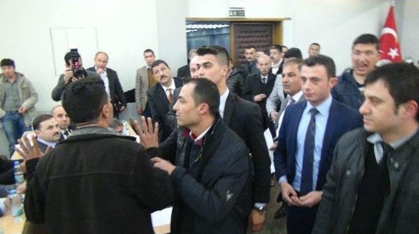 Manisa&rsquo;da Gergin Meclis Toplantısı