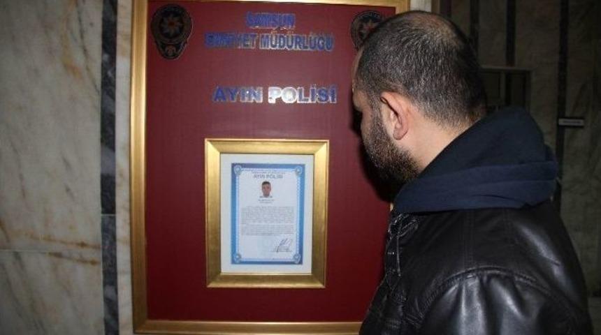 Tır S&uuml;r&uuml;c&uuml;s&uuml;n&uuml; &Ouml;l&uuml;mden Kurtardı, Ayın Polisi Se&ccedil;ildi