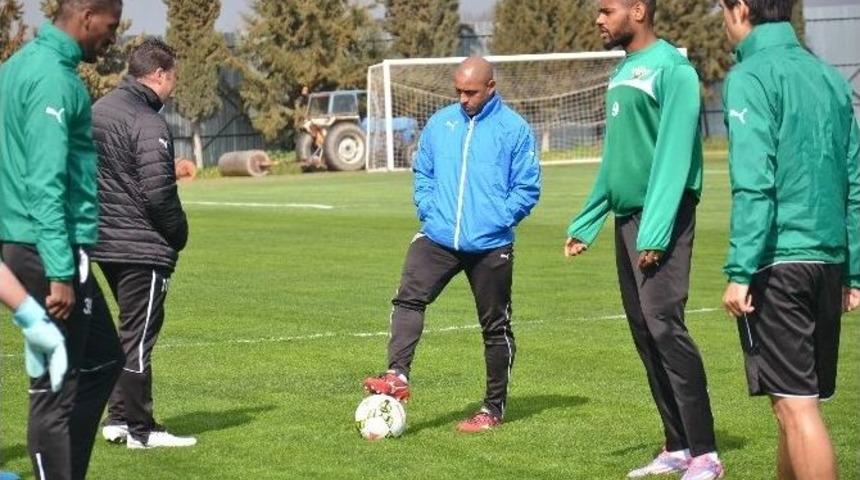 Roberto Carlos&rsquo;lu Akhisar Belediyespor 11 Puan Topladı