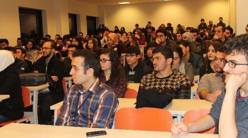 Trt Spikerleri Tecr&uuml;belerini &Ouml;ğrencilere Anlattı