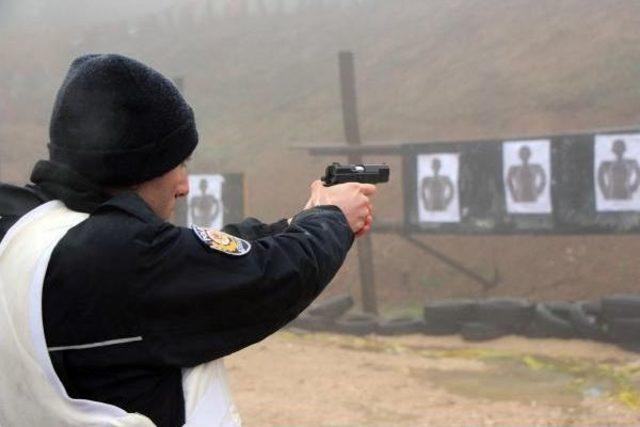 Çevik Kuvvet Polisleri Atış Eğitiminde