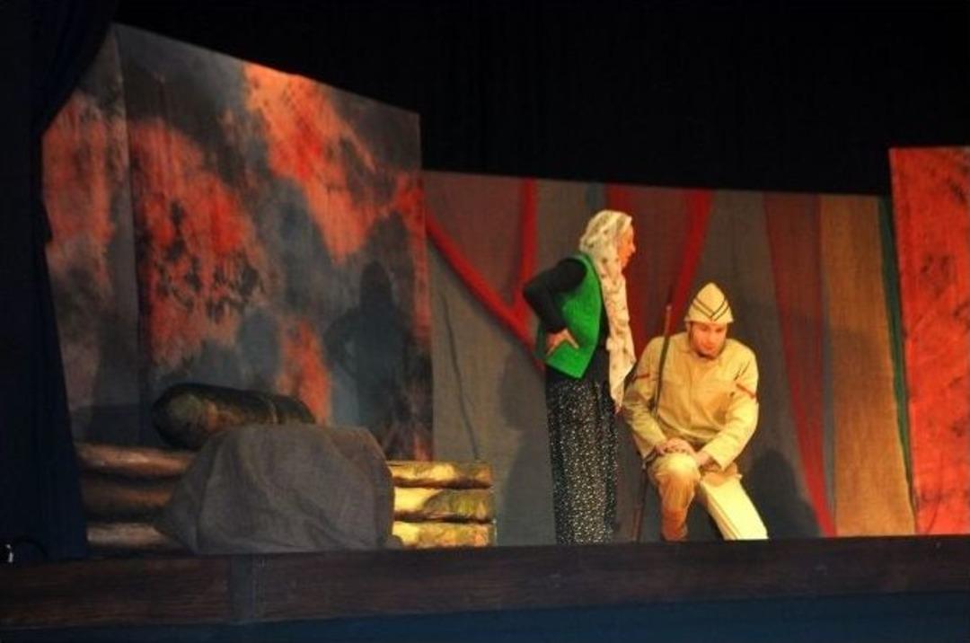 Geriye D&ouml;nmeyi D&uuml;ş&uuml;nmeyenler Mudanya&rsquo;da Sahnelendi