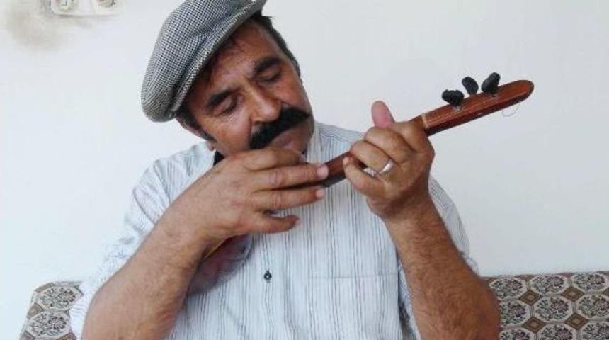 3 Telli Bağlama Ustası Y&ouml;r&uuml;k K&uuml;lt&uuml;r&uuml;n&uuml; S&uuml;rd&uuml;r&uuml;yor