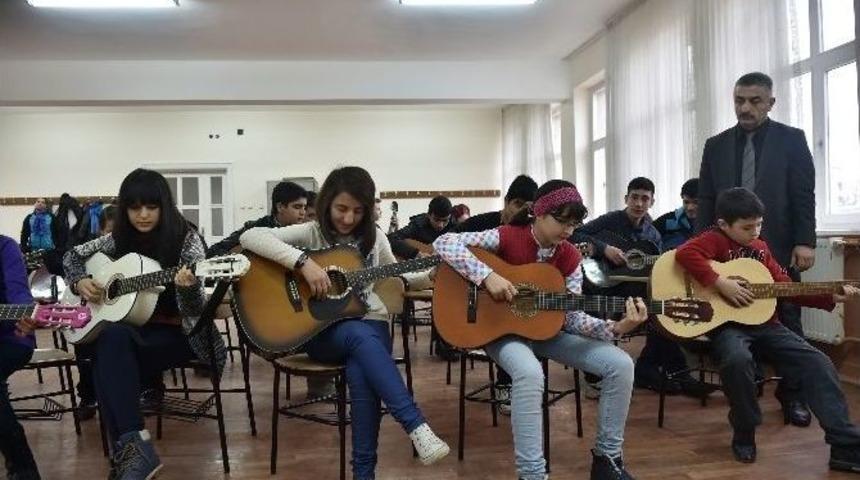 Gitaristler Mamak&rsquo;ta Yetişiyor