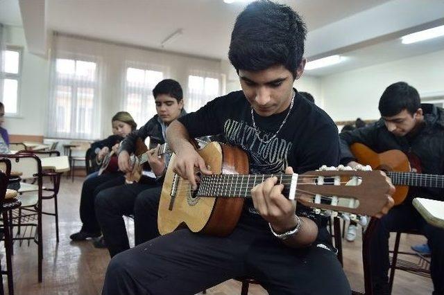 Gitaristler Mamak&rsquo;ta Yetişiyor 1