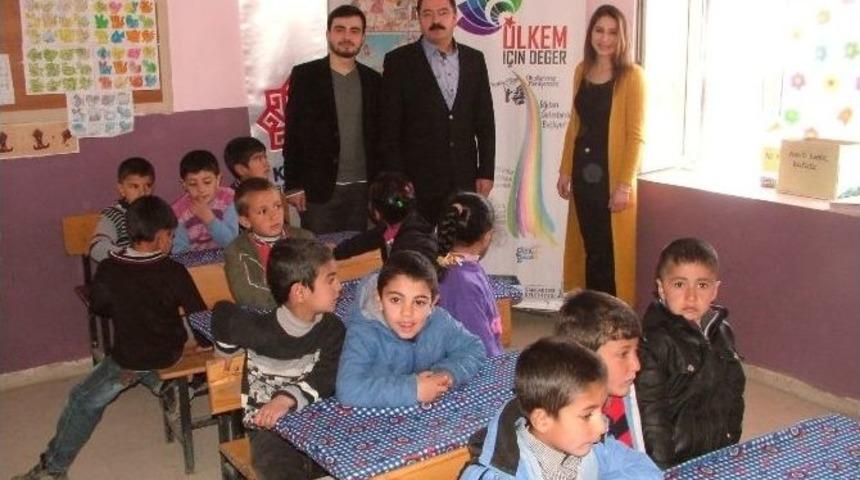 Vanlı &Ouml;ğrencilere Kırtasiye Yardımı