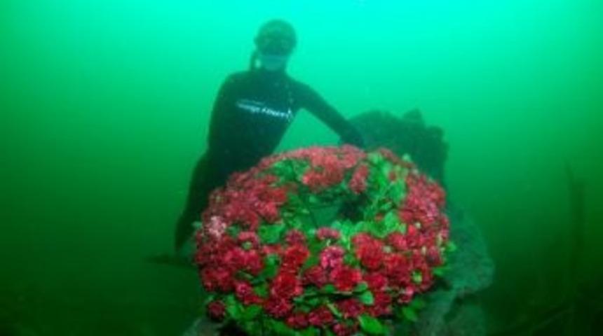 Şahika Erc&uuml;men'den &Ccedil;anakkale Şehitleri I&ccedil;in 'saygı Dalışı'