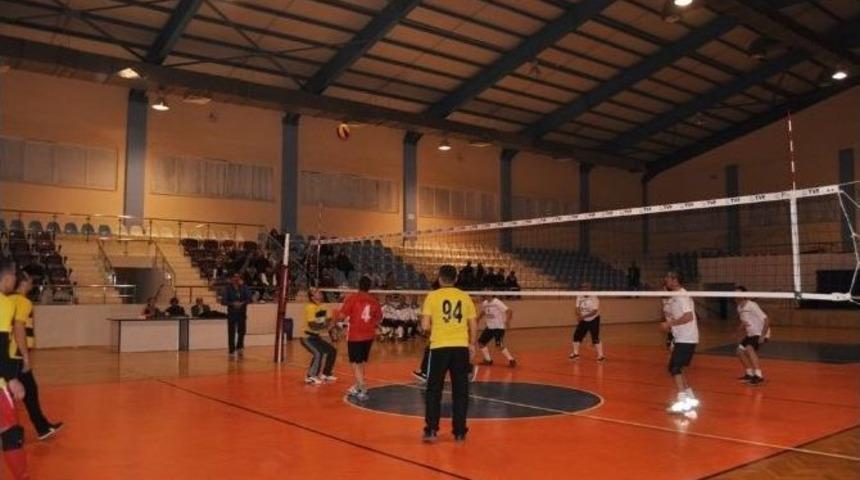Korkuteli&rsquo;nde Voleybol Turnuvası Başladı