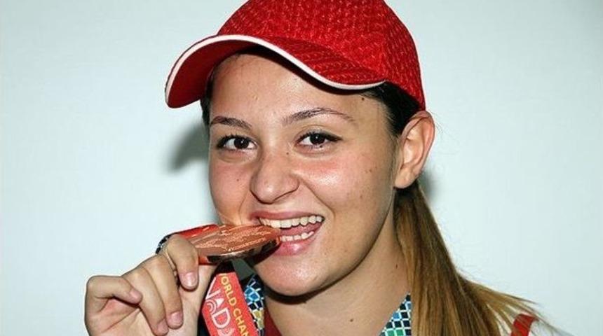 Serdağ, Birleşik Arap Emirlikleri&rsquo;nde Atacak