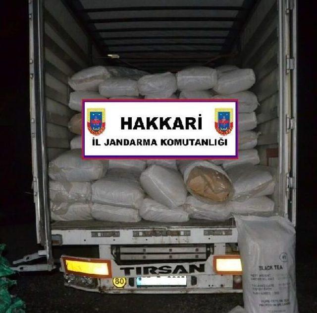 Çukurca'da 17 Ton Kaçak Çay Ele Geçirildi