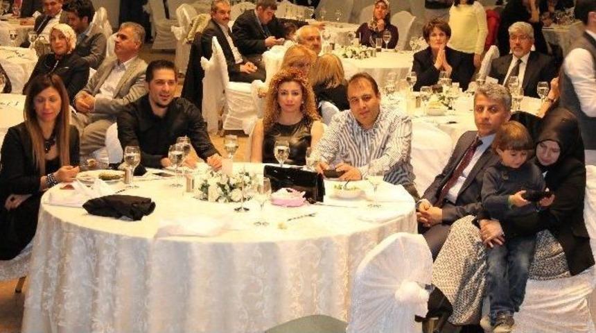 Doktorlar &Ccedil;aldı, Sağlık &Ccedil;alışanları Eğlendi