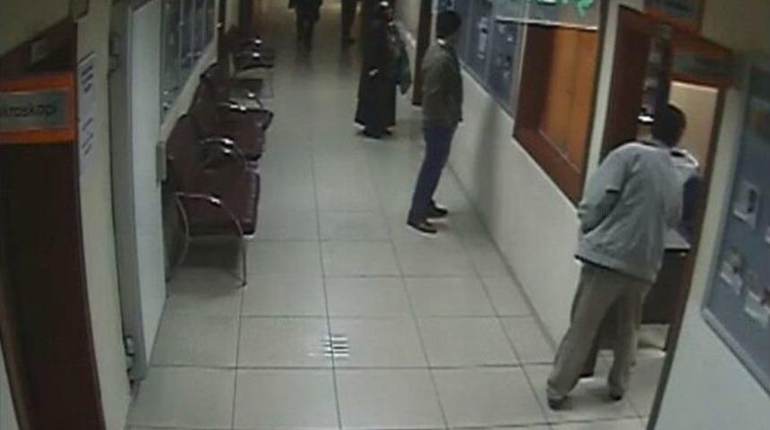 (&ouml;zel Haber) Doktorun &Ccedil;ay Parasını &Ccedil;alan Hırsız, G&uuml;venlik Kamerasına Yakalandı