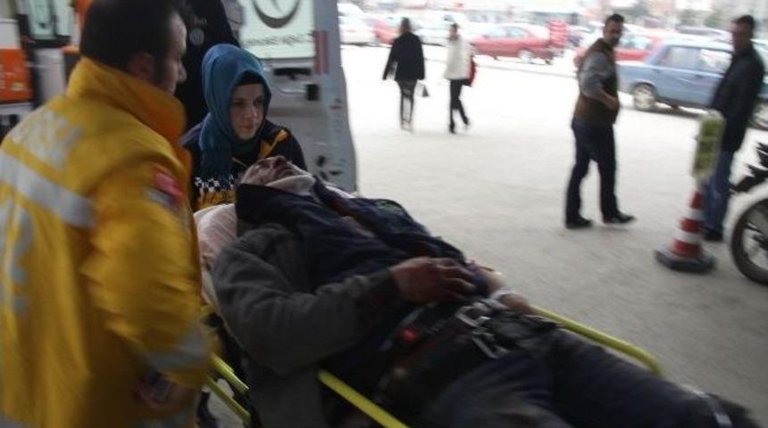 Koltuk Y&uuml;klerken Tır&rsquo;dan D&uuml;şen İş&ccedil;i Ağır Yaralandı