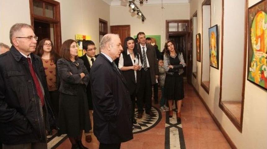 &ldquo;bir Yalan, &Uuml;&ccedil; Kadın&rdquo; Sergisi A&ccedil;ıldı