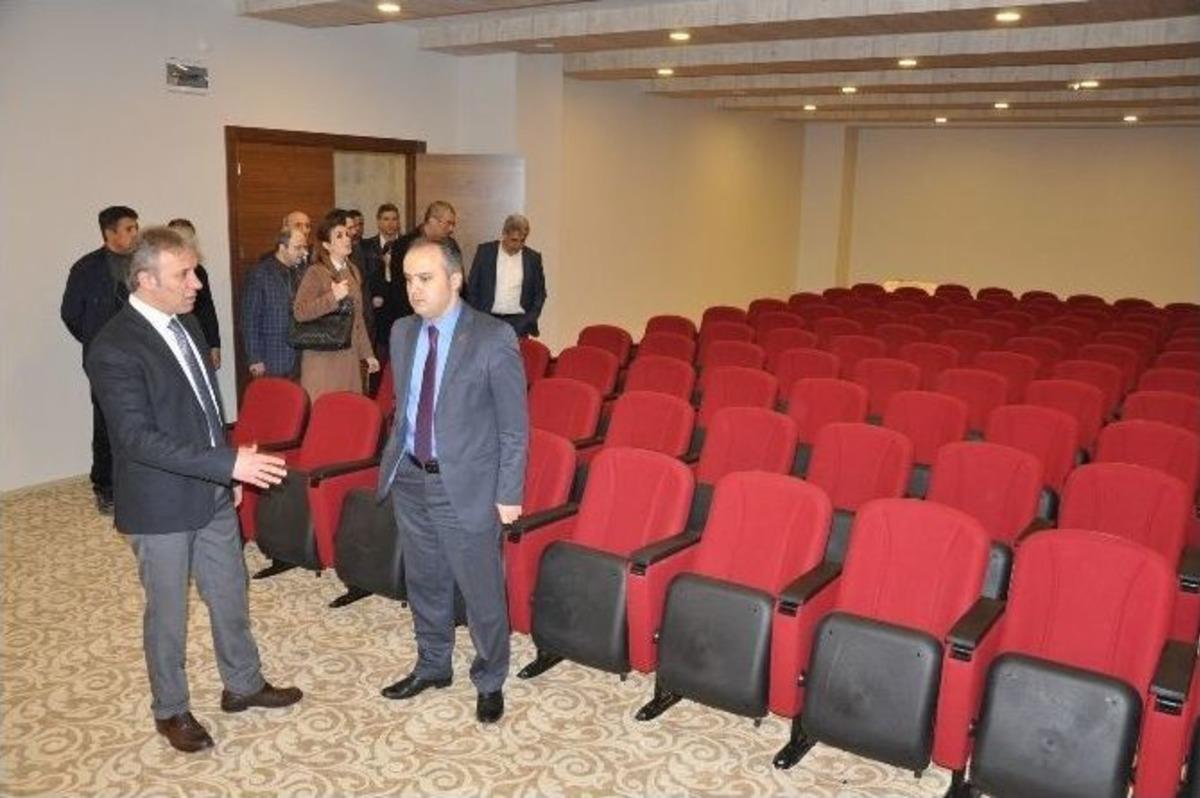 Başkan Aktaş Mobilya Tasarım Merkezini Gezdi