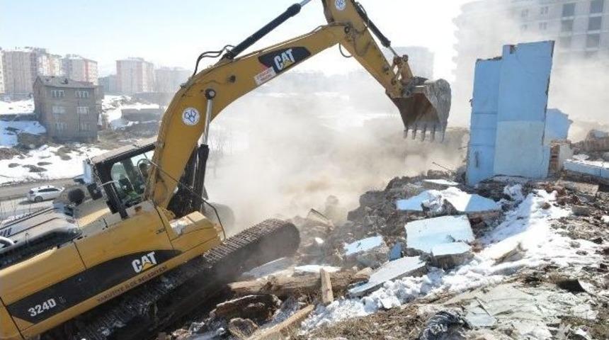 &Uuml;&ccedil; K&uuml;mbetlerde Son Kamulaştırma Ve Yıkımlar Yapılıyor