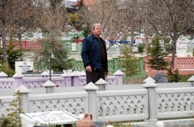 Mezarlık Alanına Katılan Ancak Kamulaştırma Bedeli &Ouml;denmeyen Arazisini Iş Makinesiyle Kazdırdı 2