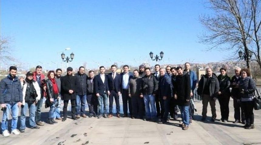 Gen&ccedil; Girişimciler, Basın Mensupları İle Kahvaltıda Bir Araya Geldi