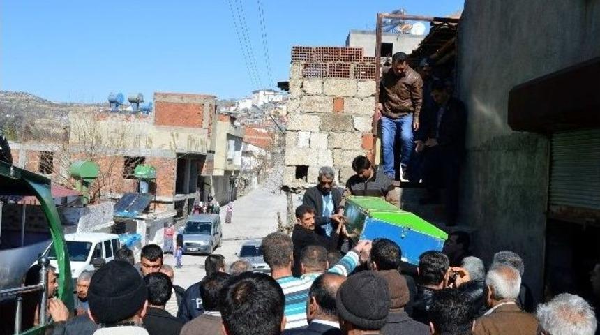 Bakkal Bor&ccedil; Y&uuml;z&uuml;nden İntihar Etti