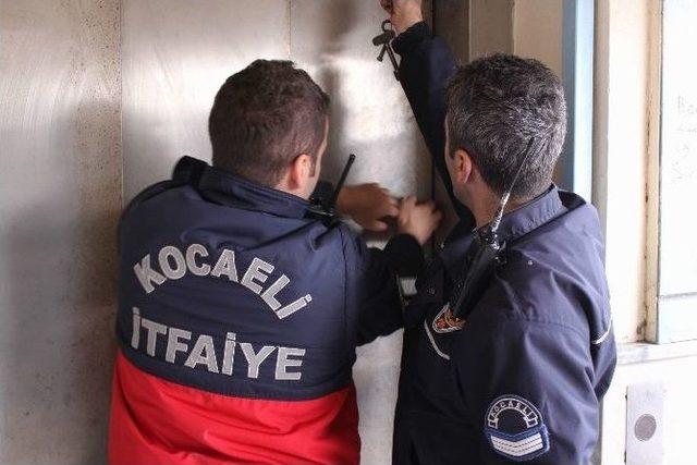 (&ouml;zel Haber) Okula Gitmeyip Gezmeye &Ccedil;ıkan &Ouml;ğrencilerin Macerası Asans&ouml;rde Bitti 1