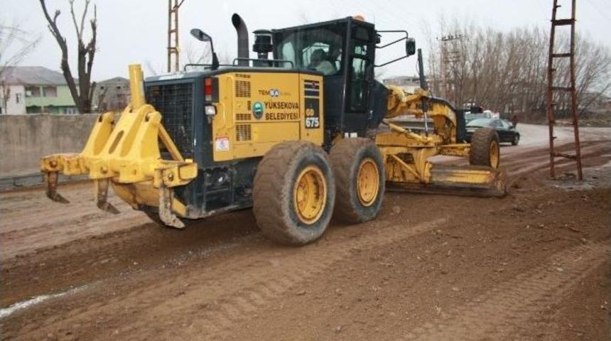 Y&uuml;ksekova&rsquo;da Yol Yapım &Ccedil;alışması