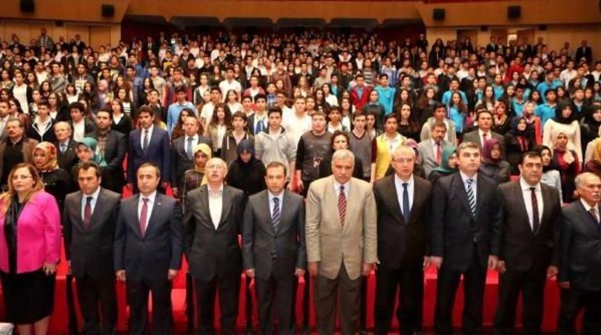 &Ccedil;anakkale'yi Anlatırken G&ouml;zyaşlarını Tutamadı